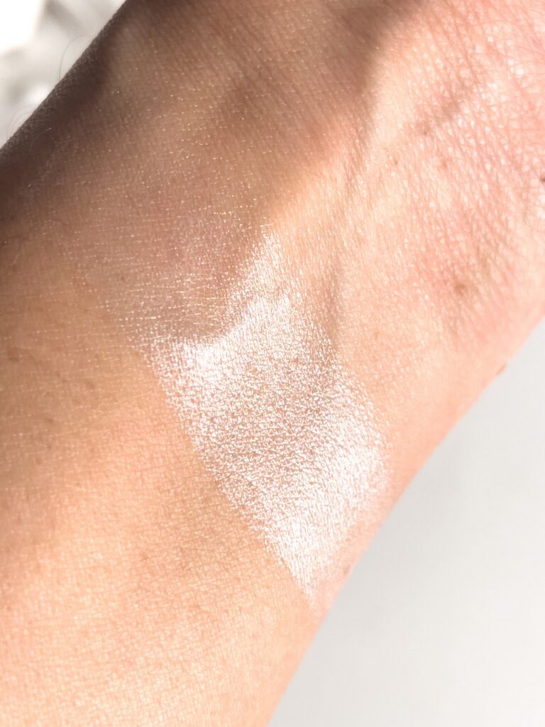 Swatch Ogee Makeup : Sculpted face stick in shade Opal