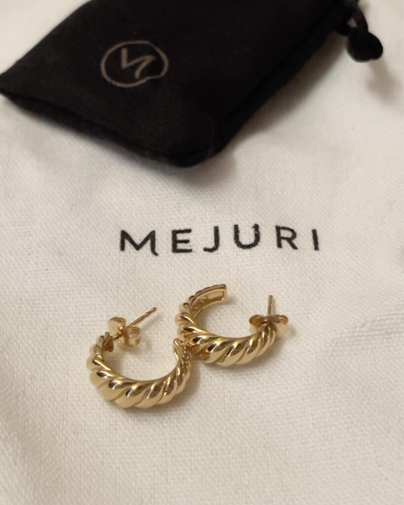 Mejuri jewelry : Croissant dome hoops