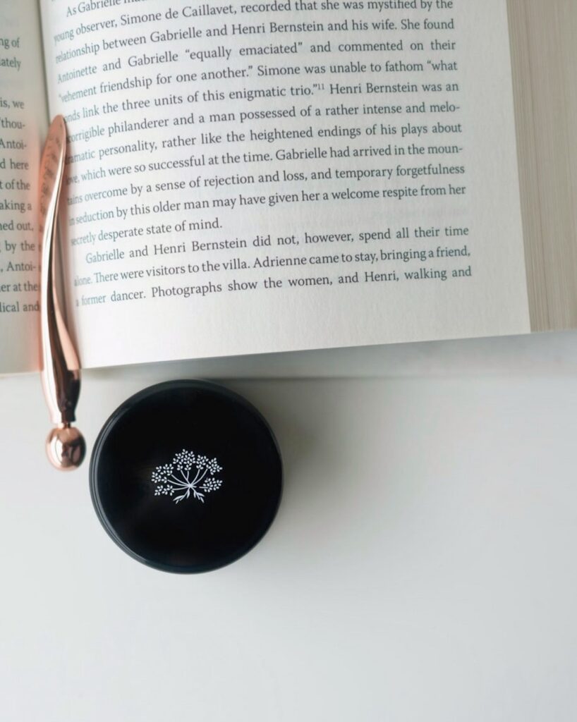 Odacite le Blue Balm Repair Balm & Mon Ami Beauty tool